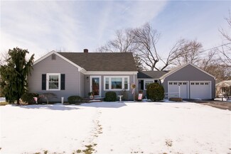 15 Central St, Warwick, RI 02886
