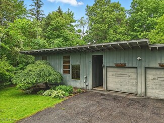 7712 Blackford Dr, Chagrin Falls, OH 44022