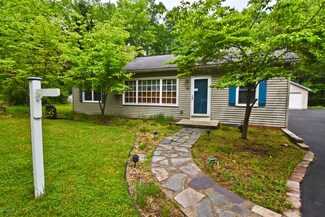 68 Chariton Dr, East Stroudsburg, PA 18301
