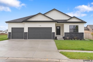 21858 Amber Cir, Gretna, NE 68028