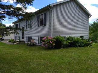 711 East St, Lee, MA 01238