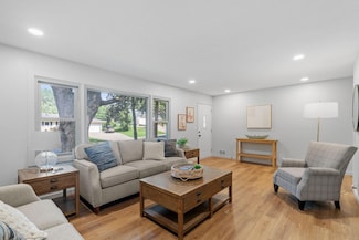13001 Glenview Dr, Burnsville, MN 55337