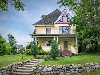 703 E Mitchell St, Petoskey, MI 49770