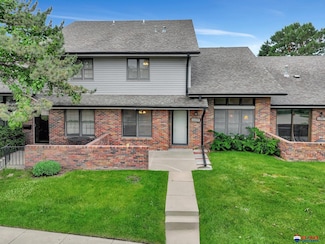 6609 Shenandoah Ct, Lincoln, NE 68510