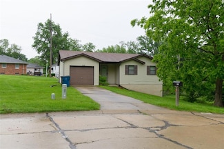 102 Wood Ct, Collinsville, IL 62234