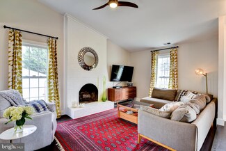 12802 Scranton Ct, Herndon, VA 20170