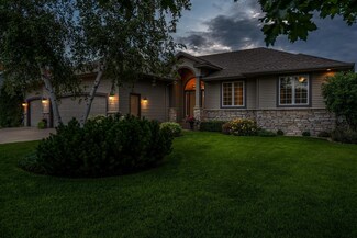 1989 Woodcrest Dr NE, Owatonna, MN 55060