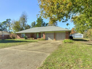 3923 N Thompkins Ave, Bethany, OK 73008