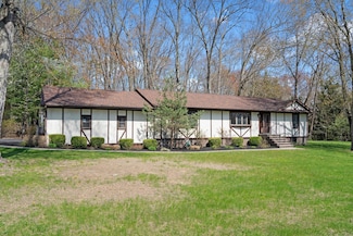 13 Angelo Dr, Pine Bush, NY 12566