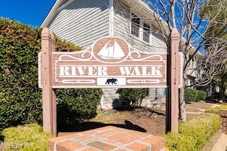 330 River Walk Dr, New Bern, NC 28560
