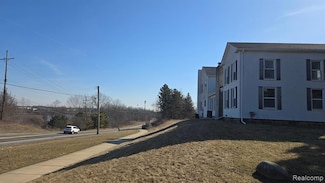 41121 W 14 Mile Rd, Novi, MI 48377