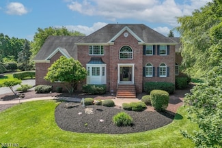 27 Horseshoe Dr, Hillsborough, NJ 08844