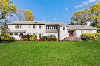 37 Suburban Ln, Nesconset, NY 11767