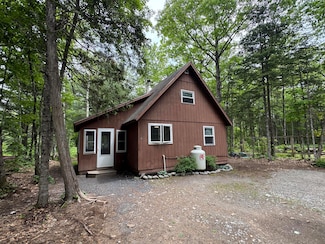 6 Maple Dr, Abbot, ME 04406