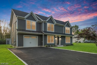 27 Laytham Dr, Wayne, NJ 07470