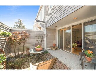 3 Fresh Pond Place Unit 3, Cambridge, MA 02138