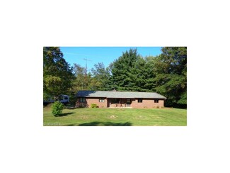 9537 Dawn Rd NE, Sherrodsville, OH 44675