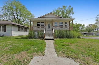 526 S 2nd St, Odessa, MO 64076