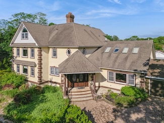 80 Soundview Dr, Rocky Point, NY 11778