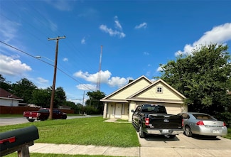 2801 Stuart Dr, Fort Worth, TX 76104