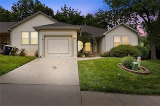 8307 N Barclay Cir, Kansas City, MO 64118