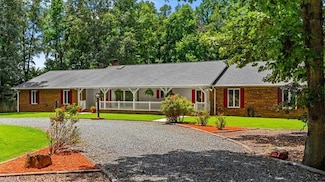 5052 Foxburrow Rd, Greensboro, NC 27406