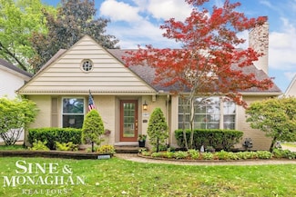 1387 Torrey Rd, Grosse Pointe Woods, MI 48236