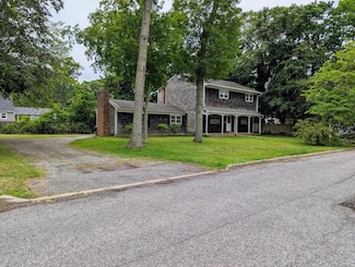 232 7th St, Saint James, NY 11780