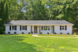 6072 Wiatt St, Gloucester, VA 23061