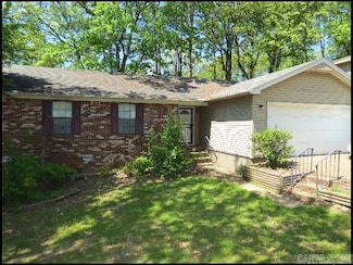 2116 Peach Tree Dr, Little Rock, AR 72211