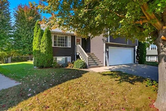 1404 Dickenson Ln, Iowa City, IA 52240