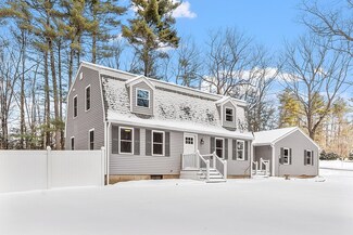 12 Oak Ridge Rd, Sandown, NH 03873