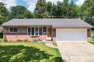 33832 Lacrosse St, Westland, MI 48185