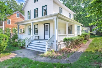 2 Shore Rd, East Setauket, NY 11733