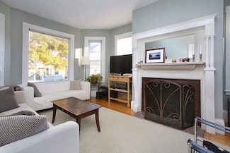 14 Wellington St Unit 1, Waltham, MA 02451