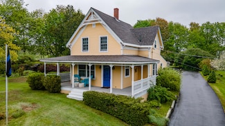 659 Old County Rd, Rockland, ME 04841