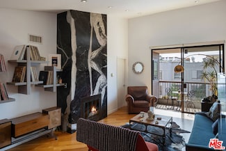 911 N Kings Rd Unit 306, West Hollywood, CA 90069