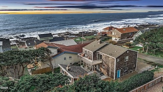 60 Surfside Dr, Yachats, OR 97498