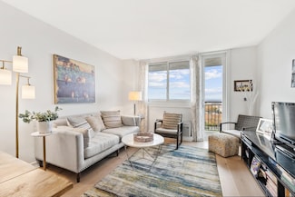 100 Manhattan Ave Unit 1901, Union City, NJ 07087