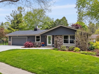 N93W5903 Essex Ct, Cedarburg, WI 53012