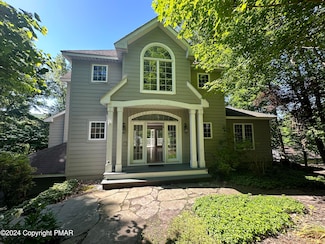1055 Sky View Dr, East Stroudsburg, PA 18302