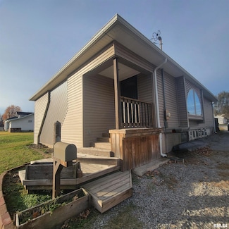 1909 E Elm St, West Frankfort, IL 62896