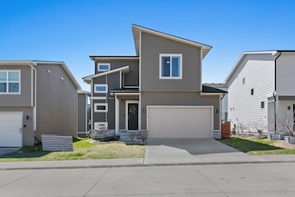 17110 Blue Sage Ln, Urbandale, IA 50323