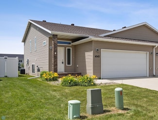 4543 15th St S, Moorhead, MN 56560