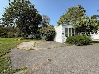 225 Brayton Ave, Tiverton, RI 02878