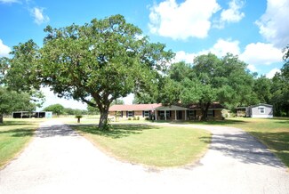 1706 Slaughter House Rd, Flatonia, TX 78941