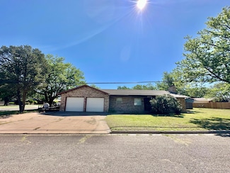 2006 Borger St, Plainview, TX 79072