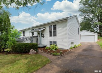 2628 Sheffield Dr, Davenport, IA 52806