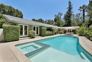 3843 Hayvenhurst Ave, Encino, CA 91436