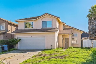 8 Antigua Cir, Salinas, CA 93905